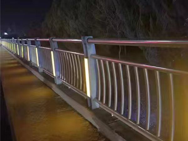 燈光護(hù)欄