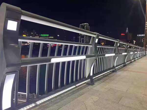 橋梁燈光護欄